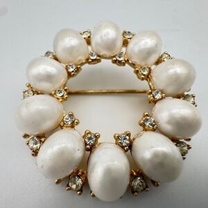 Vintage Crown Trifari Faux Pearl Rhinestone Wreath Brooch Gold Tone Circle Pin